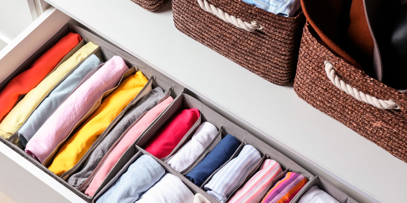 7 dicas para organizar o guarda-roupa de maneira funcional!